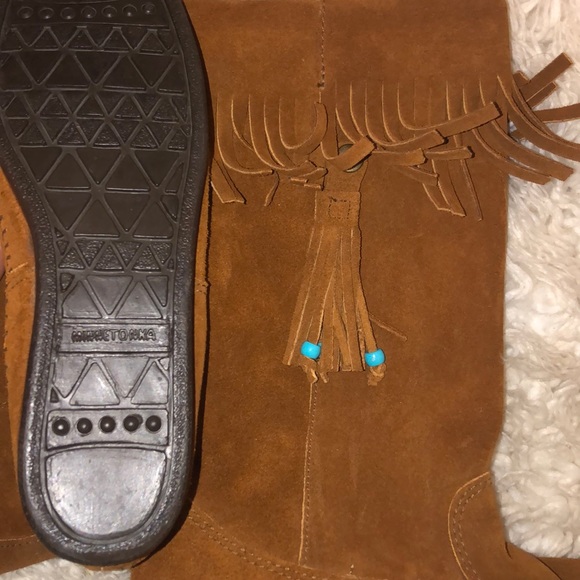 MINNETONKA calf boot tan fringe w/turquoise accent - Picture 2 of 2